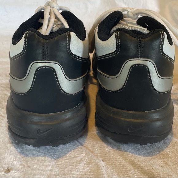 Men’s size 8 / 41 Nike Golf shoes. White and black leather. Barely worn. - Picture 4 of 8
